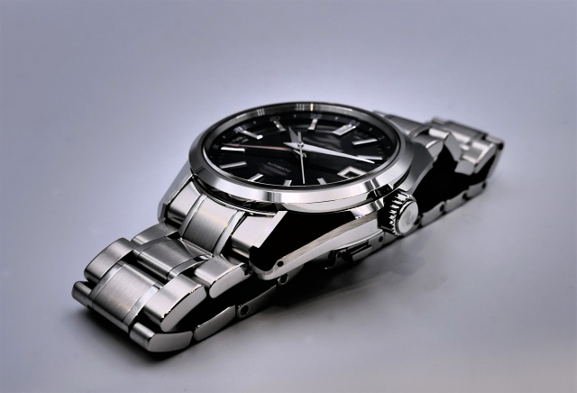 【高時給1300円】百貨店時計サロンスタッフ | 長期安定 | 販売経験者歓迎 | 落ち着いた接客環境